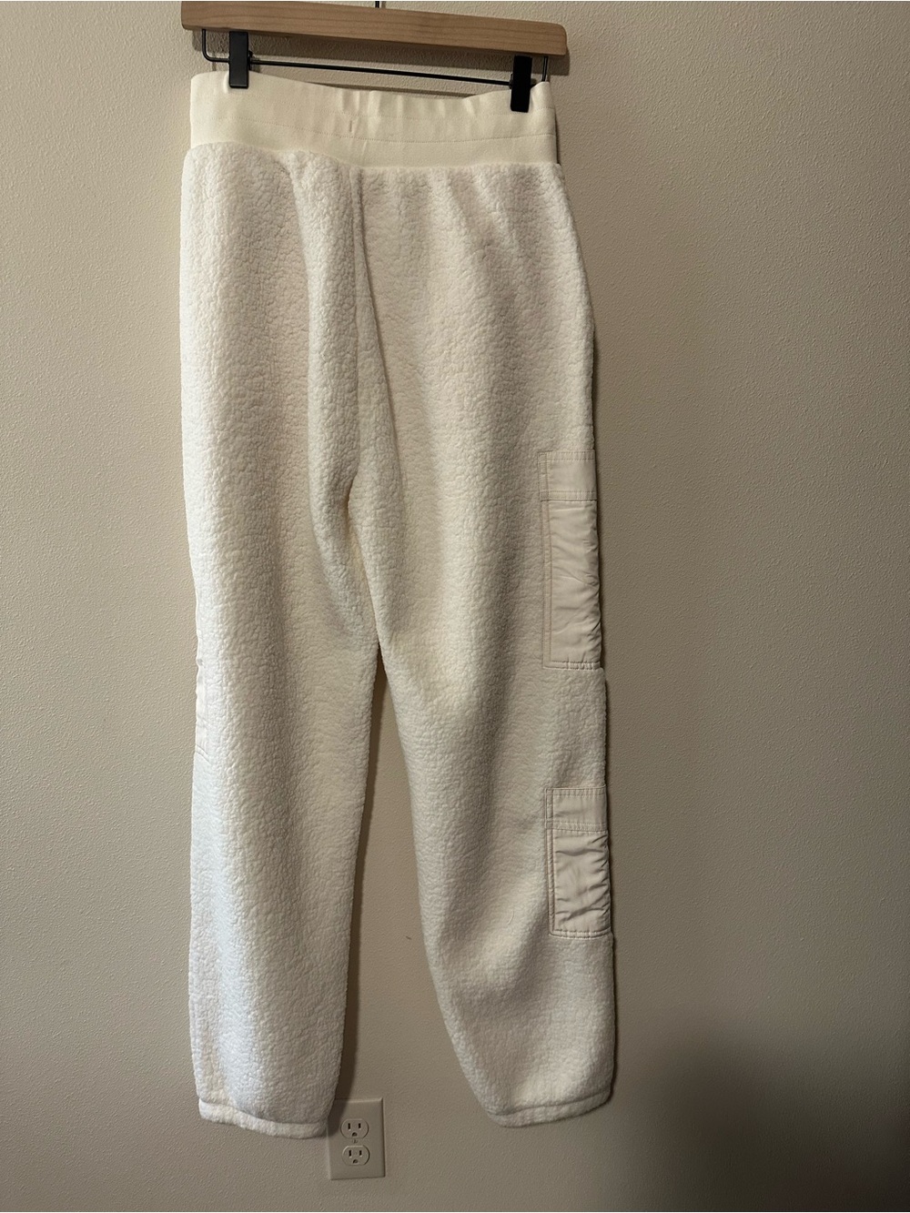 NWT alo yoga Micro Sherpa High Waist Solstice Sweatpant in Ivory size medium - Picture 5 of 8